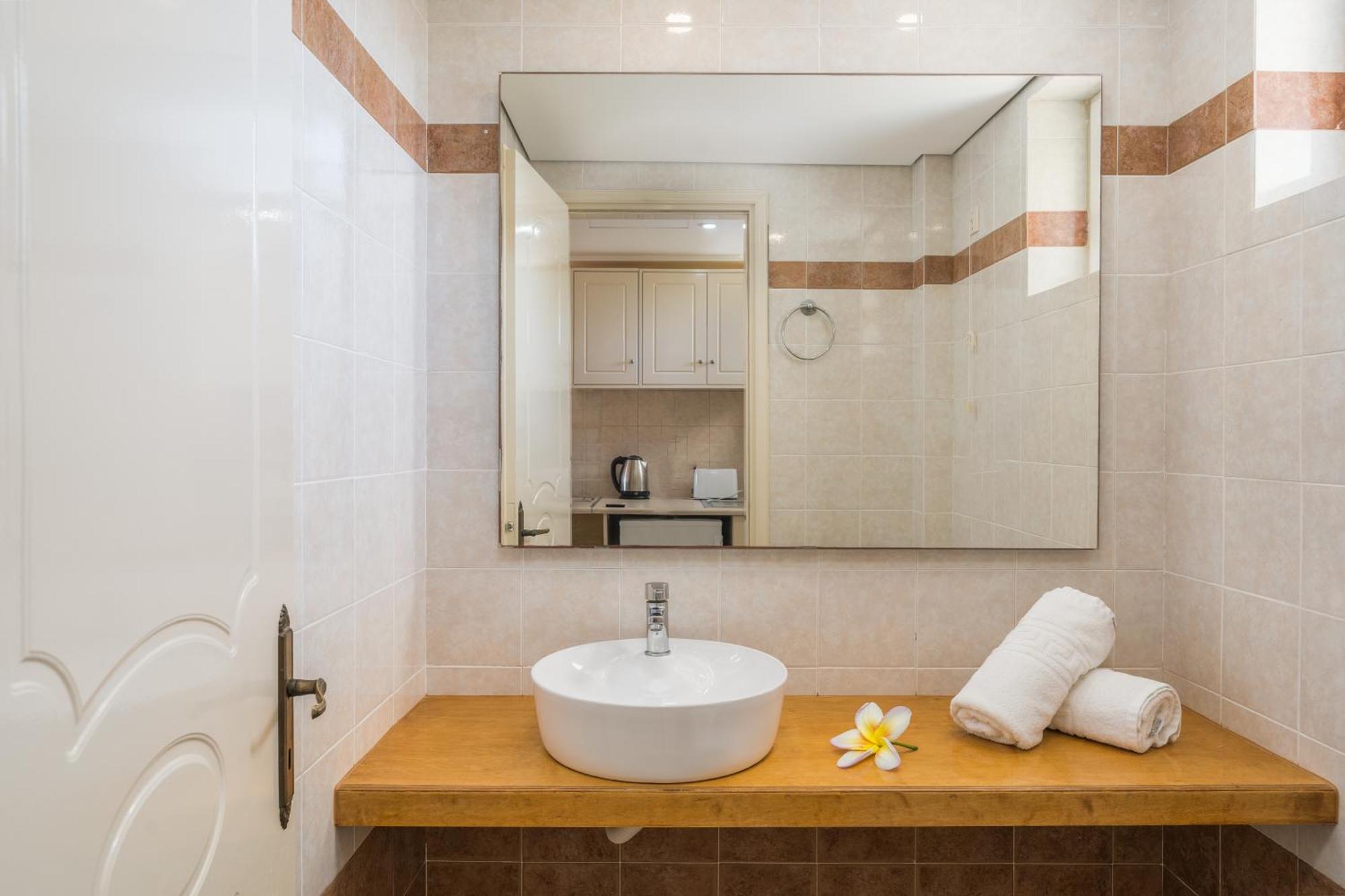 Manousis Aparthotel Τσιλιβί Εξωτερικό φωτογραφία